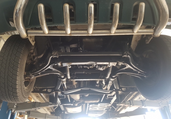 Unterfahrschutz für Motor der Marke Mercedes ML W163