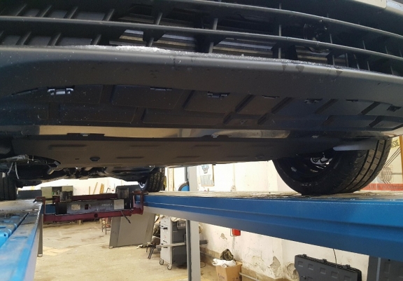 Unterfahrschutz für Motor der Marke Mercedes Viano W447, 2.2 D, 4x4