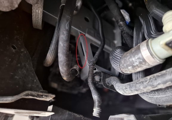 Unterfahrschutz für Motor der Marke Nissan NV300