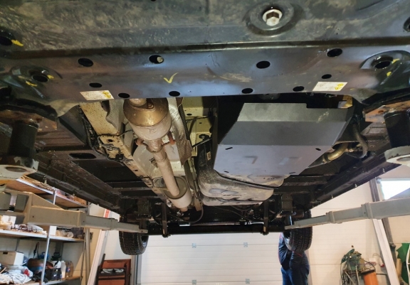 Stahlschutz für AdBluetank der Marke Ford Transit ( 4X2, 4X4 )