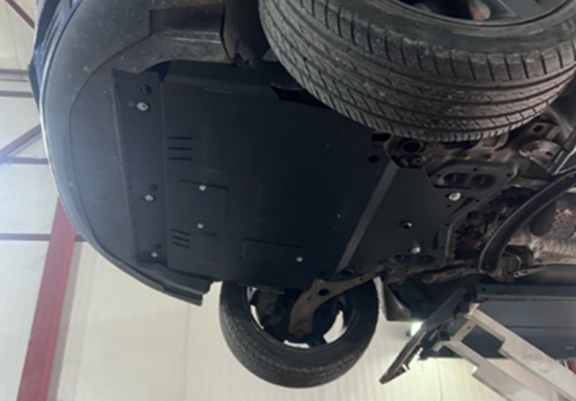 Unterfahrschutz für Motor der Marke Ford C - Max