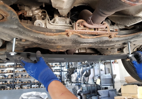 Unterfahrschutz für Motor der Marke Skoda Octavia 1